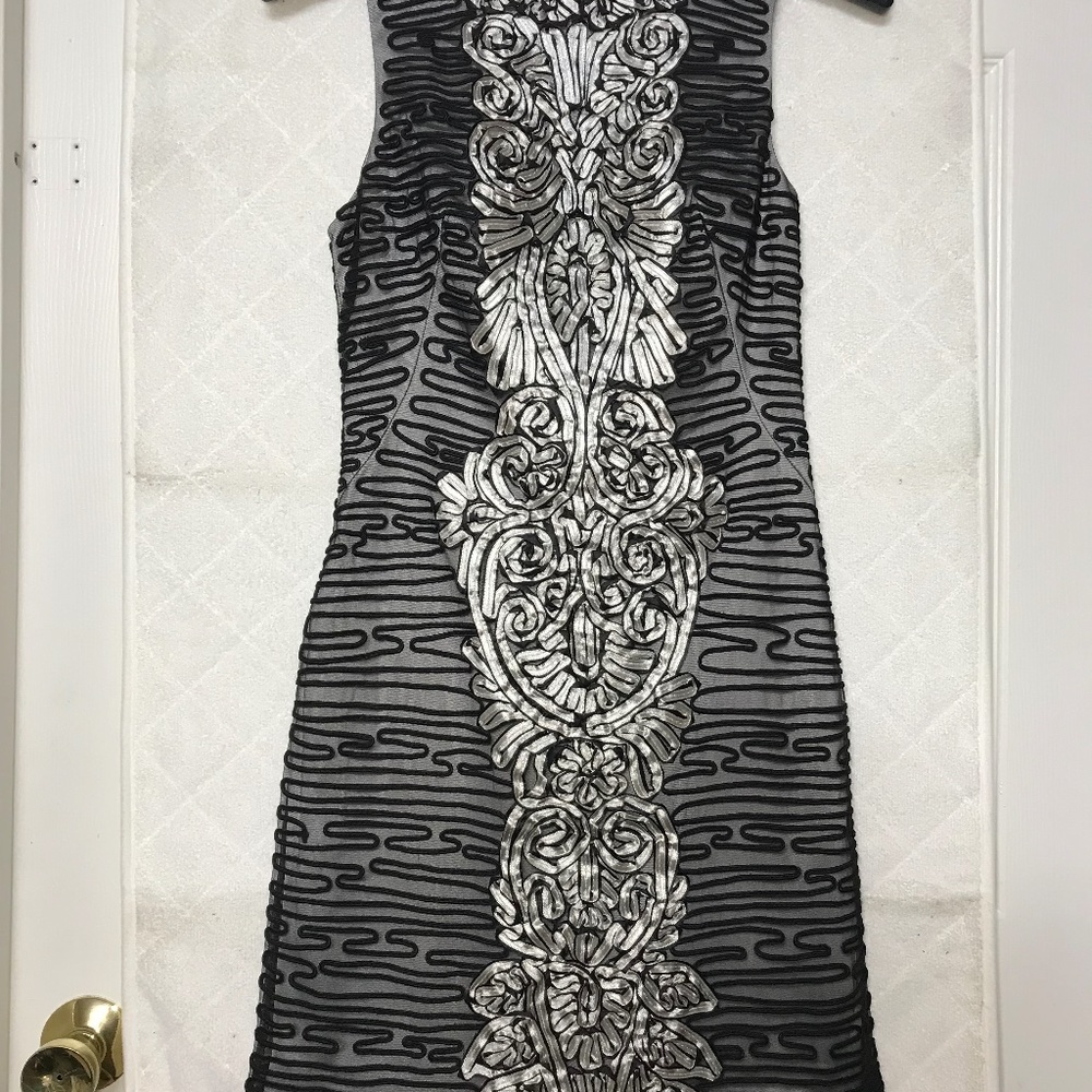 SUEWONG  Embroidered Body Con Dress